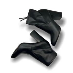 Rebecca Minkoff Black Leather Ankle Boots Zip Closure on Inside Ankle Size 9.5